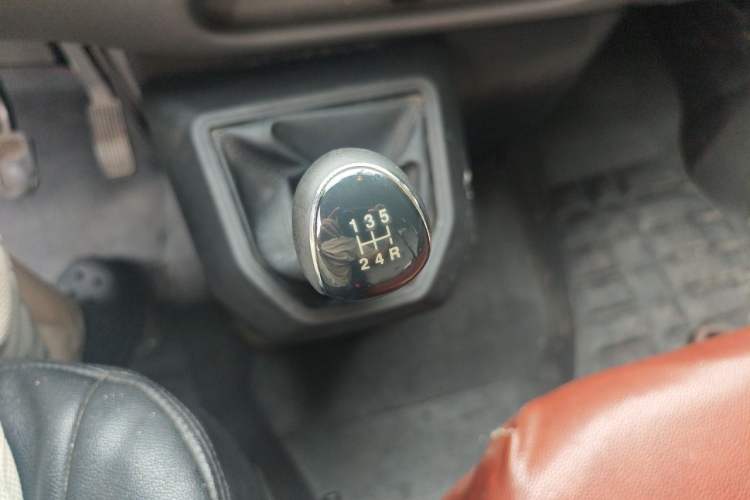 Used JMC Transit 2019 2.8T Commercial Version Long Wheelbase Mid-Roof 6-Seater Rear Single Tire China VI Emission Standard – JX493 Gear Lever
