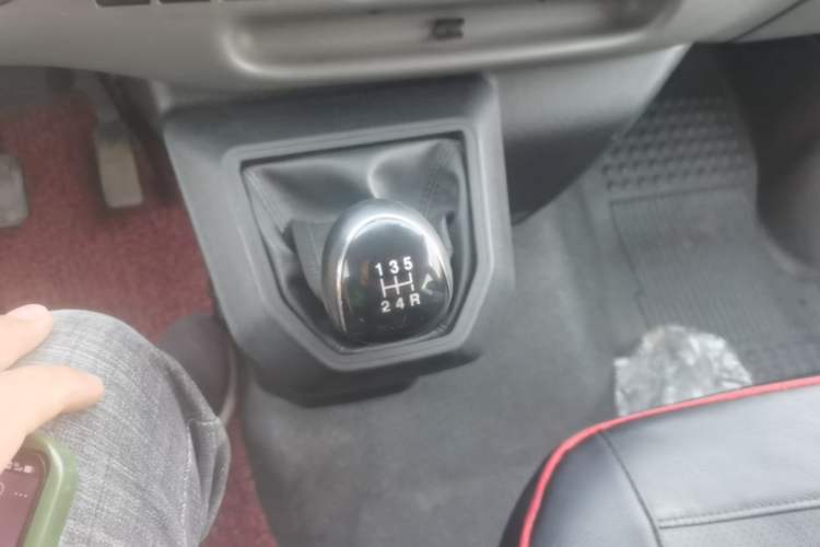 Used JMC Transit 2019 2.8T Commercial Version Short Wheelbase Mid-Roof 6-Seater China VI JX493 Gear Lever