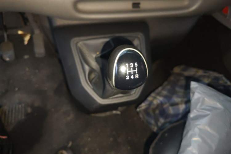 Used JMC Transit 2019 2.8T Commercial Version Short Wheelbase Mid-Roof 6-Seater China VI JX493 Gear Lever