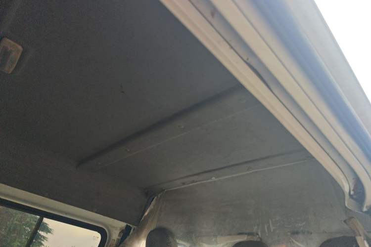 Used JMC Transit 2019 2.8T Commercial Version Long Wheelbase Mid-Roof 6-Seater Rear Single Tire China VI Emission Standard – JX493 Headliner