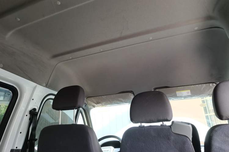 Used JMC Transit 2019 2.8T Commercial Version Intelligent Automatic Transmission Short Wheelbase Mid-Roof Design 6 Seats China VI Emission Standard – JX493 Headliner