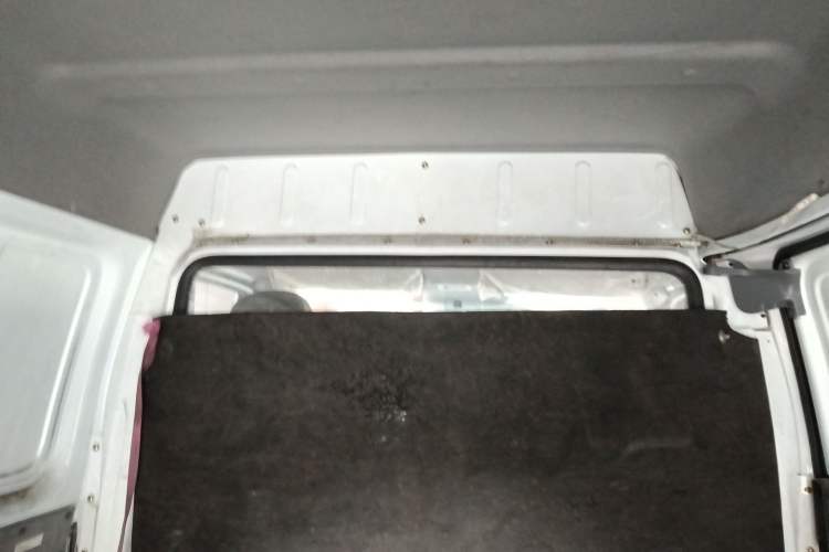 Used JMC Transit 2019 2.8T Commercial Version Short Wheelbase Mid-Roof 3-Seater China VI Standard JX493 Headliner