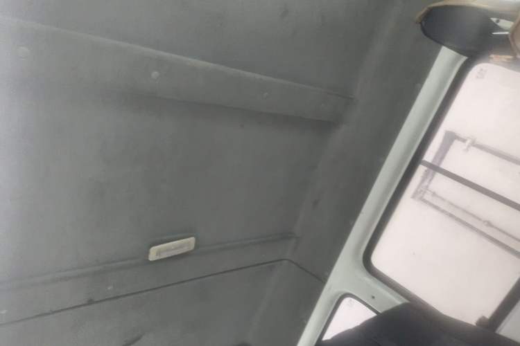 Used JMC Transit 2019 2.8T Commercial Version Long Wheelbase Mid-Roof 6-Seater Rear Single Tire China VI Emission Standard – JX493 Headliner