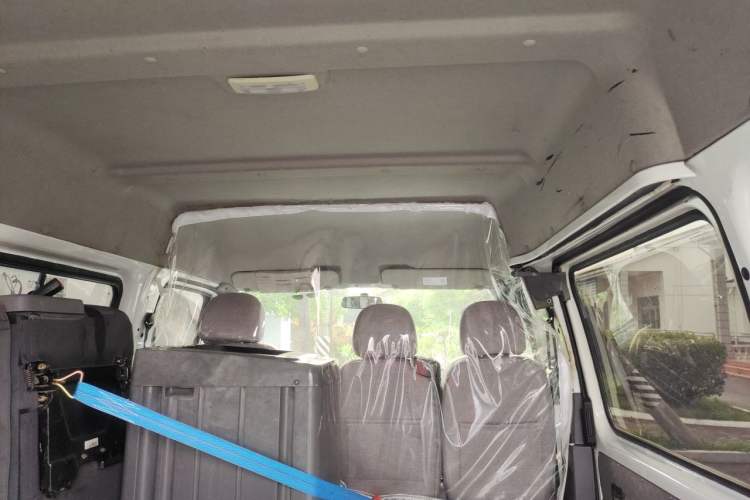 Used JMC Transit 2019 2.8T Commercial Version Short Wheelbase Low Roof 6-Seater China VI Emission Standard JX493 Headliner
