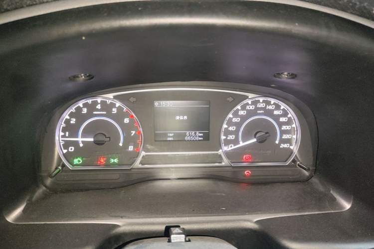 Used JMC Transit 2019 2.8T Commercial Version Short Wheelbase Mid-Roof 3-Seater China VI Standard JX493 Instrument Cluster