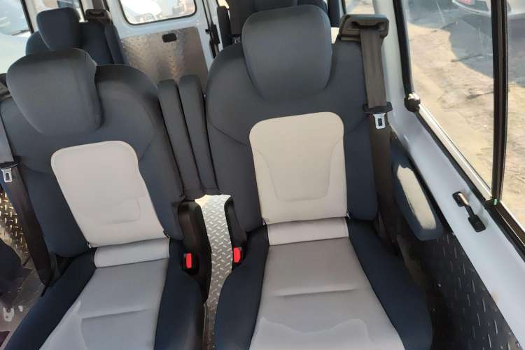 Used JMC Transit 2019 2.8T Commercial Version Long Wheelbase Mid-Roof 6-Seater Rear Single Tire China VI Emission Standard – JX493 Interior 1