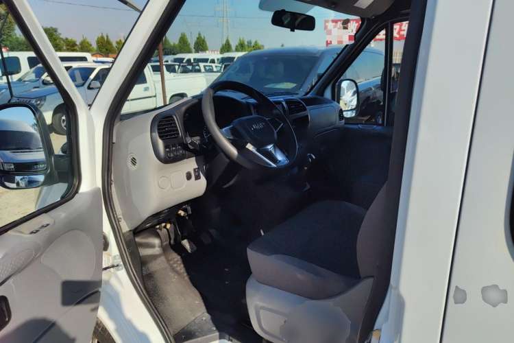 Used JMC Transit 2019 2.8T Commercial Version Long Wheelbase Mid-Roof 6-Seater Rear Single Tire China VI Emission Standard – JX493 Interior 2