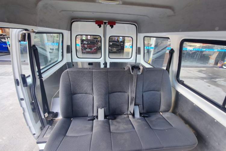 Used JMC Transit 2019 2.8T Commercial Version Short Wheelbase Mid-Roof 6-Seater China VI JX493 Interior 3