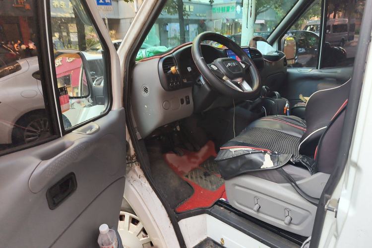 Used JMC Transit 2019 2.8T Commercial Version Long Wheelbase Mid-Roof 6-Seater Rear Single Tire China VI Emission Standard – JX493 Interior 3
