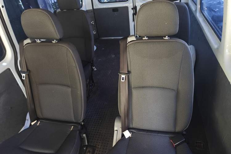 Used JMC Transit 2019 2.8T Commercial Version Long Wheelbase Mid-Roof 6-Seater Rear Single Tire China VI Emission Standard – JX493 Interior 4