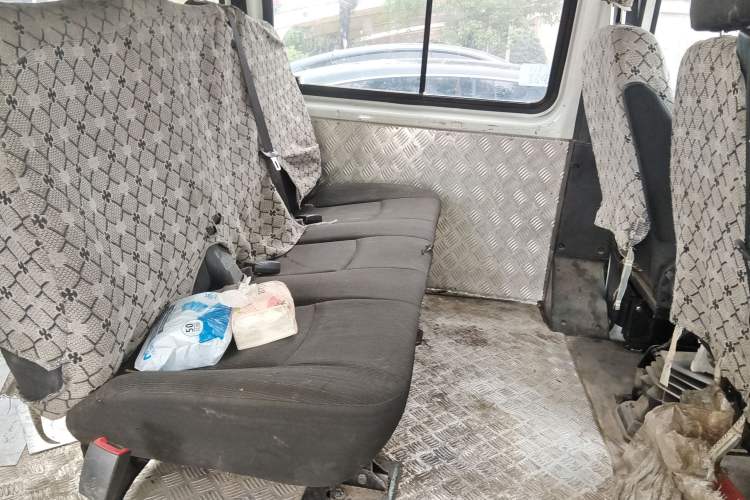 Used JMC Transit 2019 2.8T Commercial Version Short Wheelbase Mid-Roof 6-Seater China VI JX493 Interior 4