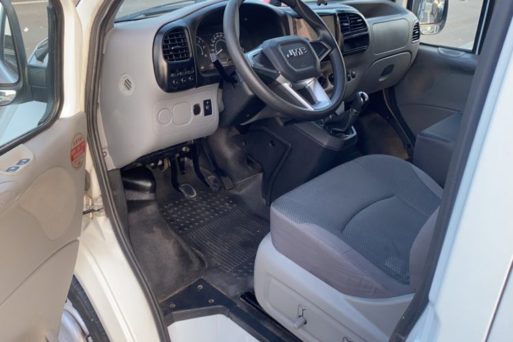 Used JMC Transit 2019 2.8T Commercial Version Long Wheelbase Mid-Roof 6-Seater Rear Single Tire China VI Emission Standard – JX493 Interior 5