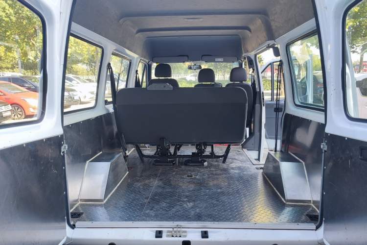 Used JMC Transit 2019 2.8T Commercial Version Short Wheelbase Mid-Roof 6-Seater China VI JX493 Interior 5