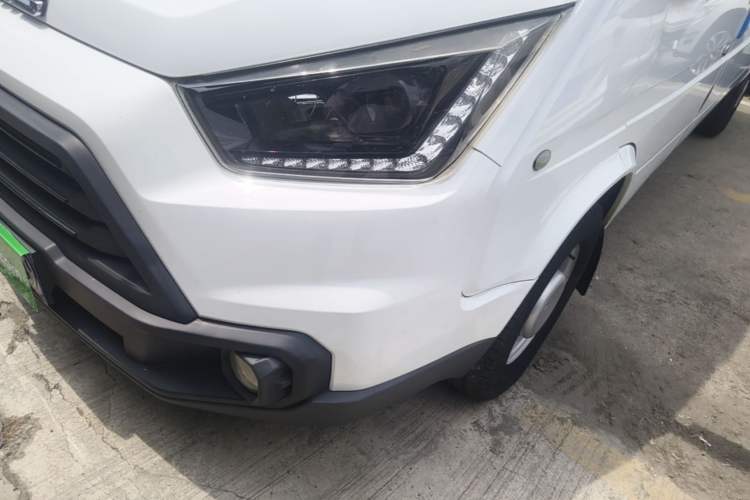 Used JMC Transit 2019 2.8T Commercial Version Long Wheelbase Mid-Roof 6-Seater Rear Single Tire China VI Emission Standard – JX493 Left Front Headlight