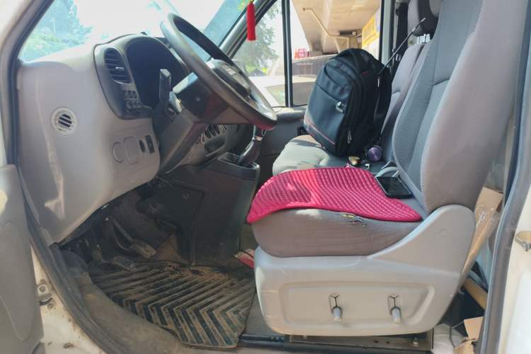 Used JMC Transit 2019 2.8T Commercial Version Short Wheelbase Mid-Roof 3-Seater China VI Standard JX493 Left Front Seat
