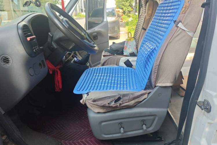 Used JMC Transit 2019 2.8T Commercial Version Long Wheelbase Mid-Roof 6-Seater Rear Single Tire China VI Emission Standard – JX493 Left Front Seat