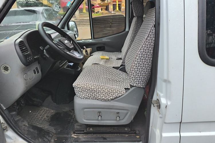 Used JMC Transit 2019 2.8T Commercial Version Long Wheelbase Mid-Roof 6-Seater Rear Single Tire China VI Emission Standard – JX493 Left Front Seat