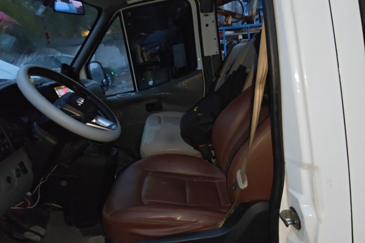 Used JMC Transit 2019 2.8T Commercial Version Short Wheelbase Low Roof 6-Seater China VI Emission Standard JX493 Left Front Seat