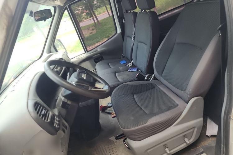 Used JMC Transit 2019 2.8T Commercial Version Short Wheelbase Low Roof 6-Seater China VI Emission Standard JX493 Left Front Seat