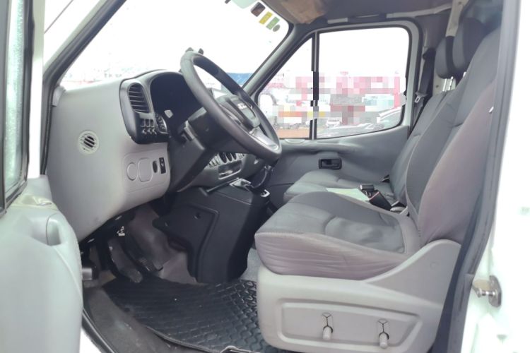 Used JMC Transit 2019 2.8T Commercial Version Short Wheelbase Mid-Roof 3-Seater China VI Standard JX493 Left Front Seat