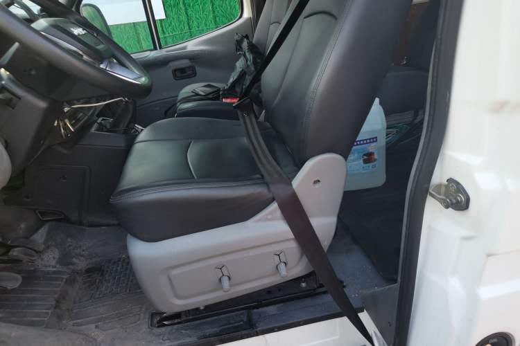 Used JMC Transit 2019 2.8T Commercial Version Long Wheelbase Mid-Roof 6-Seater Rear Single Tire China VI Emission Standard – JX493 Left Front Seat