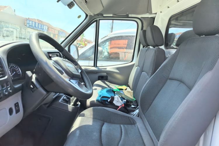 Used JMC Transit 2019 2.8T Commercial Version Short Wheelbase Mid-Roof 3-Seater China VI Standard JX493 Left Front Seat