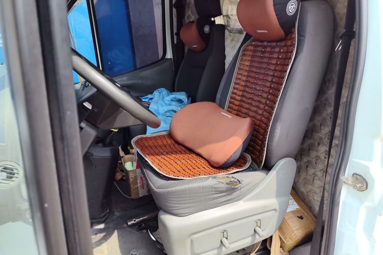 Used JMC Transit 2019 2.8T Commercial Version Long Wheelbase Mid-Roof 6-Seater Rear Single Tire China VI Emission Standard – JX493 Left Front Seat