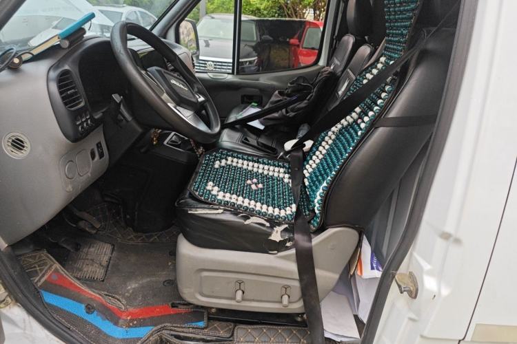 Used JMC Transit 2019 2.8T Commercial Version Short Wheelbase Mid-Roof 3-Seater China VI Standard JX493 Left Front Seat
