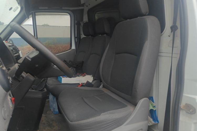 Used JMC Transit 2019 2.8T Commercial Version Short Wheelbase Mid-Roof 3-Seater China VI Standard JX493 Left Front Seat
