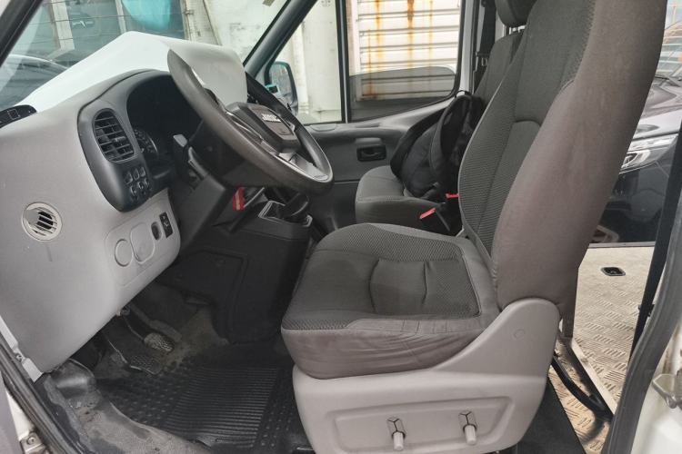 Used JMC Transit 2019 2.8T Commercial Version Long Wheelbase High Roof 6-Seater Rear Single Tire China VI Emission Standard – JX493 Left Front Seat