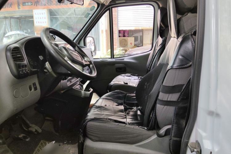 Used JMC Transit 2019 2.8T Commercial Version Long Wheelbase Mid-Roof 6-Seater Rear Single Tire China VI Emission Standard – JX493 Left Front Seat