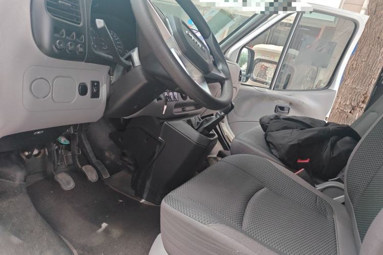 Used JMC Transit 2019 2.8T Commercial Version Short Wheelbase Mid-Roof 3-Seater China VI Standard JX493 Left Front Seat