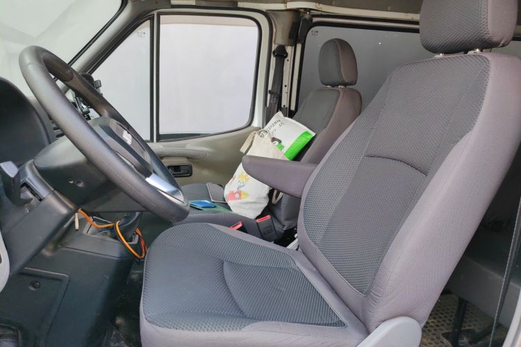 Used JMC Transit 2019 2.8T Commercial Version Long Wheelbase Mid-Roof 6-Seater Rear Single Tire China VI Emission Standard – JX493 Left Front Seat