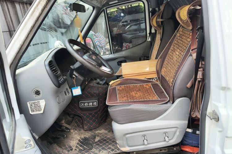 Used JMC Transit 2019 2.8T Commercial Version Long Wheelbase Mid-Roof 6-Seater Rear Single Tire China VI Emission Standard – JX493 Left Front Seat
