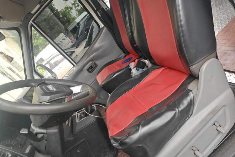 Used JMC Transit 2019 2.8T Commercial Version Long Wheelbase High Roof 6-Seater Rear Single Tire China VI Emission Standard – JX493 Left Front Seat