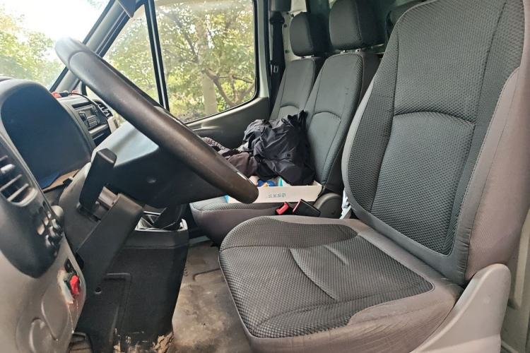 Used JMC Transit 2019 2.8T Commercial Version Short Wheelbase Mid-Roof 3-Seater China VI Standard JX493 Left Front Seat