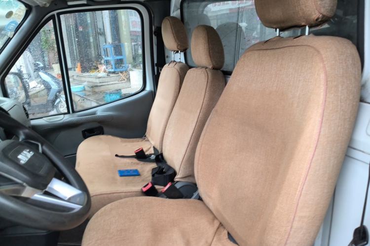 Used JMC Transit 2019 2.8T Commercial Version Short Wheelbase Mid-Roof 3-Seater China VI Standard JX493 Left Front Seat