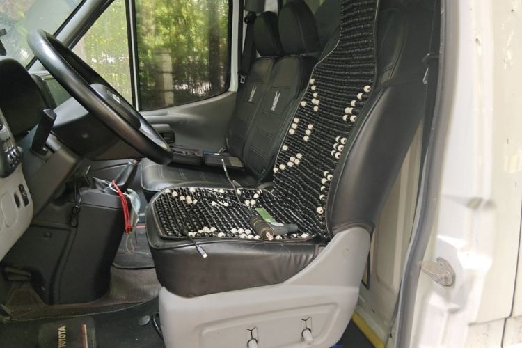Used JMC Transit 2019 2.8T Commercial Version Long Wheelbase Mid-Roof 3-Seater Rear Single Tire China VI Emission Standard – JX493 Left Front Seat