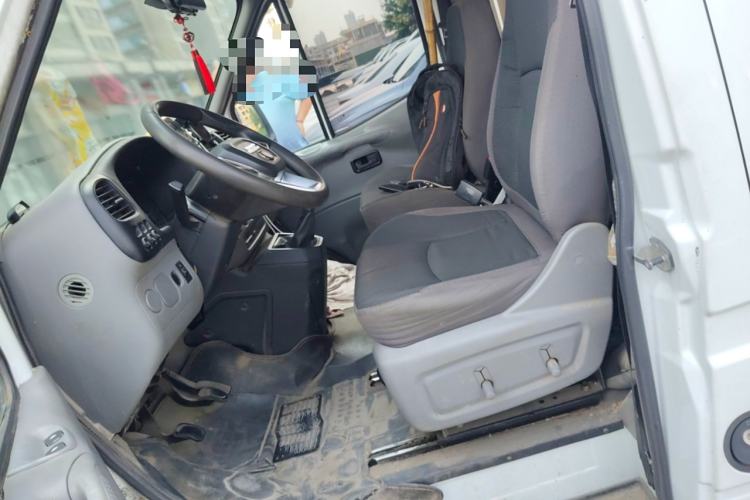 Used JMC Transit 2019 2.8T Commercial Version Long Wheelbase Mid-Roof 6-Seater Rear Single Tire China VI Emission Standard – JX493 Left Front Seat