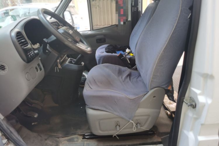 Used JMC Transit 2019 2.8T Commercial Version Long Wheelbase Mid-Roof 6-Seater Rear Single Tire China VI Emission Standard – JX493 Left Front Seat