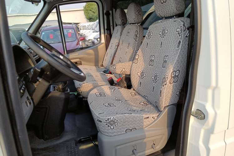 Used JMC Transit 2019 2.8T Commercial Version Short Wheelbase Low Roof 6-Seater China VI Emission Standard JX493 Left Front Seat