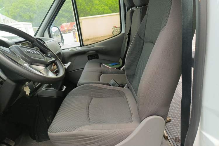 Used JMC Transit 2019 2.8T Commercial Version Short Wheelbase Mid-Roof 6-Seater China VI JX493 Left Front Seat