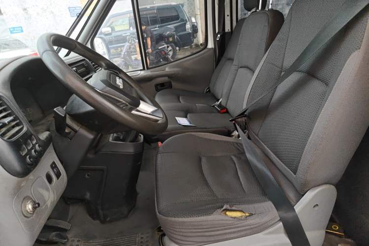 Used JMC Transit 2019 2.8T Commercial Version Short Wheelbase Mid-Roof 6-Seater China VI JX493 Left Front Seat