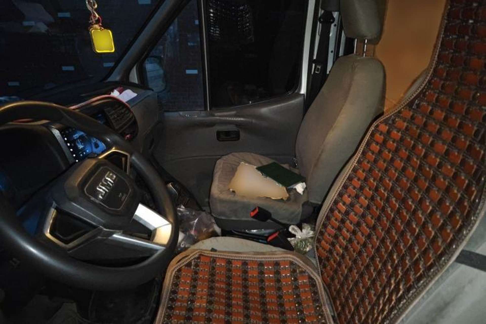 Used JMC Transit 2019 2.8T Commercial Version Long Wheelbase Mid-Roof 6-Seater Rear Single Tire China VI Emission Standard – JX493 Left Front Seat