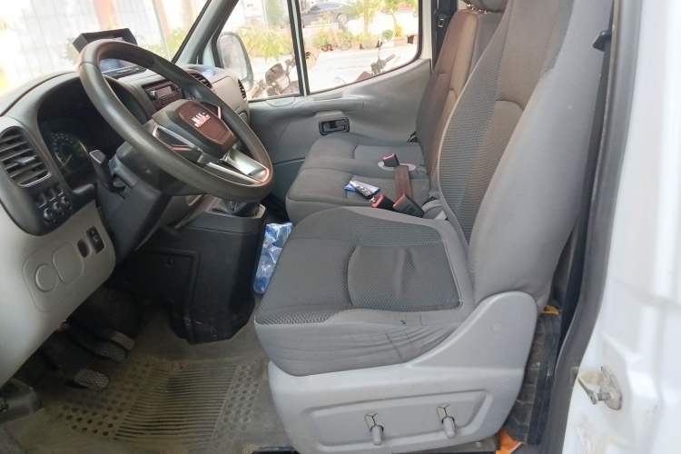 Used JMC Transit 2019 2.8T Commercial Version Short Wheelbase Mid-Roof 3-Seater China VI Standard JX493 Left Front Seat