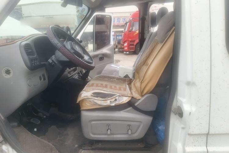Used JMC Transit 2019 2.8T Commercial Version Long Wheelbase Mid-Roof 6-Seater Rear Single Tire China VI Emission Standard – JX493 Left Front Seat