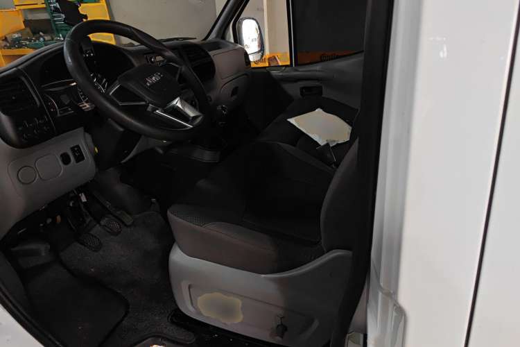 Used JMC Transit 2019 2.8T Commercial Version Short Wheelbase Mid-Roof 6-Seater China VI JX493 Left Front Seat