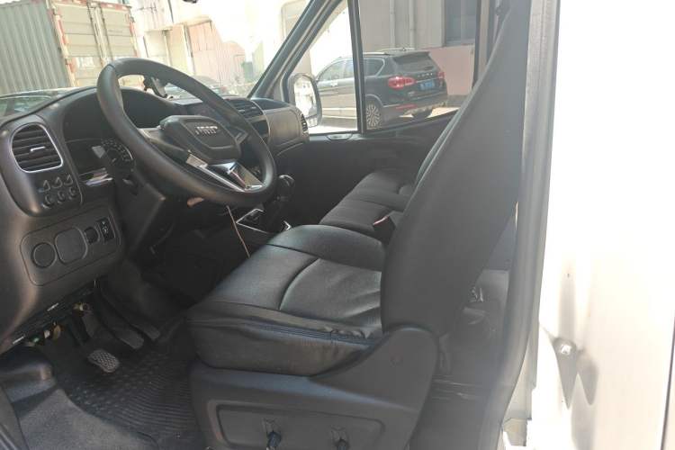Used JMC Transit 2019 2.8T Commercial Version Short Wheelbase Mid-Roof 6-Seater China VI JX493 Left Front Seat