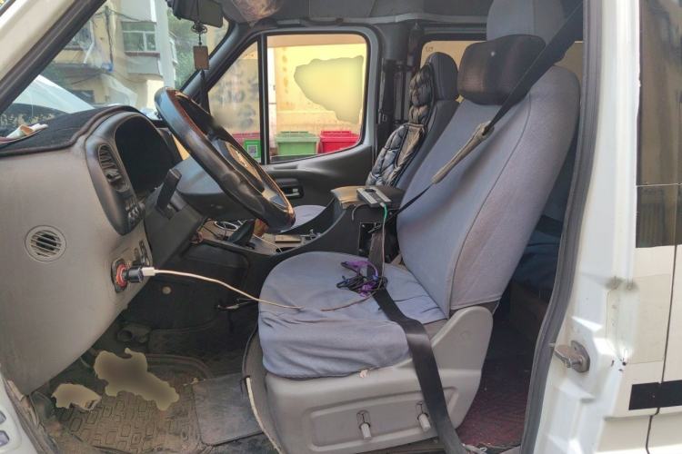 Used JMC Transit 2019 2.8T Commercial Version Long Wheelbase High Roof 6-Seater Rear Single Tire China VI Emission Standard – JX493 Left Front Seat