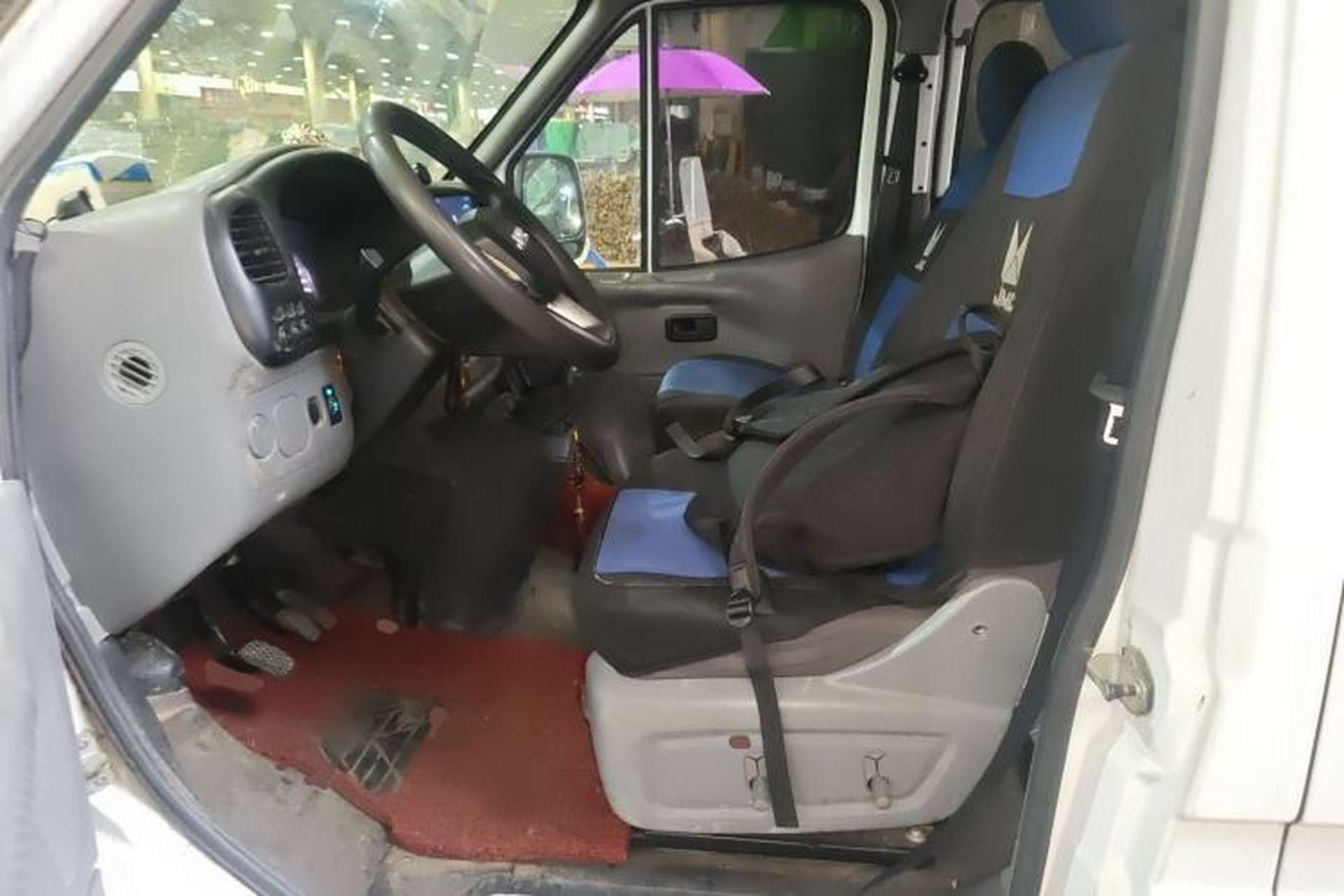 Used JMC Transit 2019 2.8T Commercial Version Long Wheelbase Mid-Roof 6-Seater Rear Single Tire China VI Emission Standard – JX493 Left Front Seat
